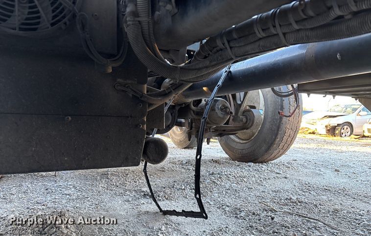 image for item FG0001 2006 International 9400i semi truck