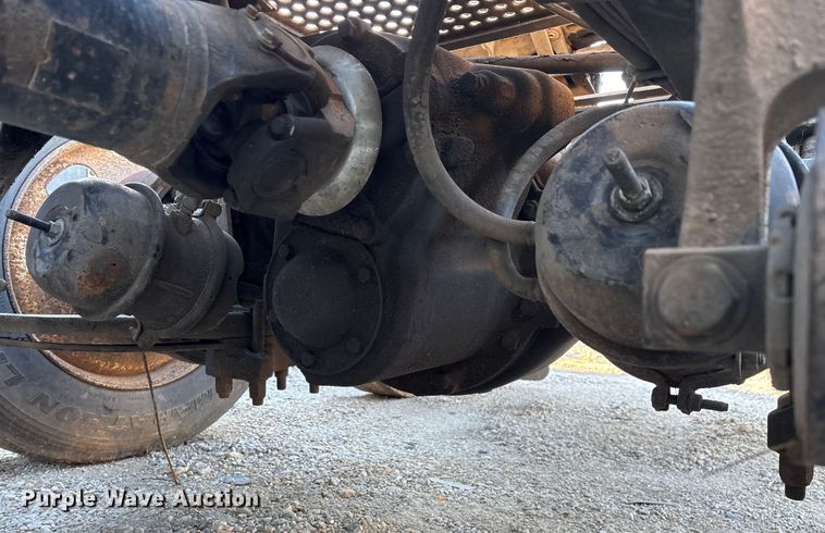 image for item FG0001 2006 International 9400i semi truck