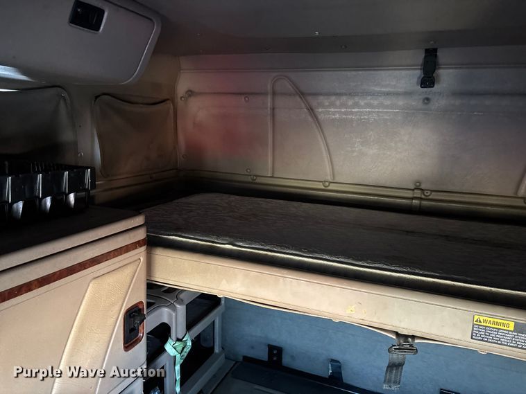 image for item FG0001 2006 International 9400i semi truck