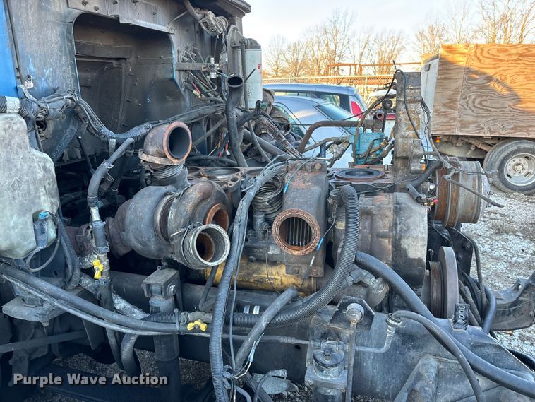 image for item FG0001 2006 International 9400i semi truck