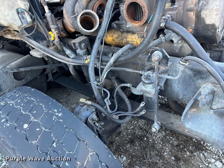 image for item FG0001 2006 International 9400i semi truck
