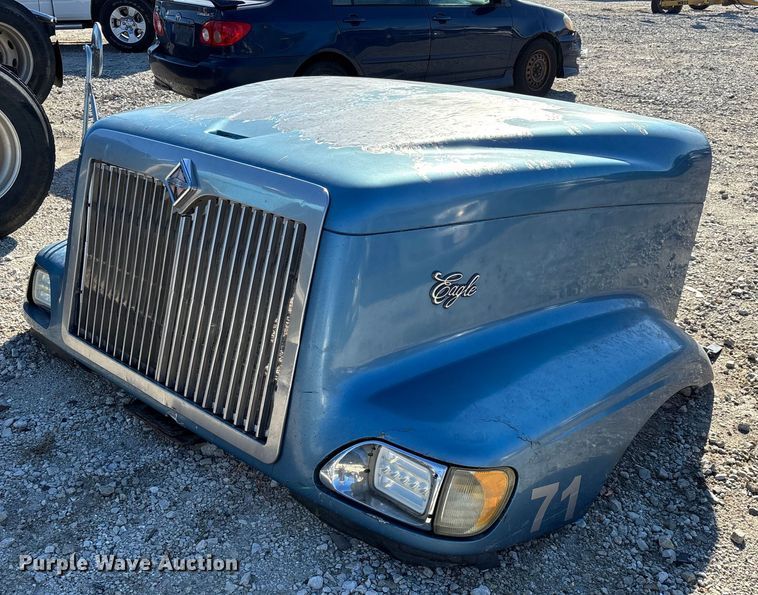 image for item FG0001 2006 International 9400i semi truck