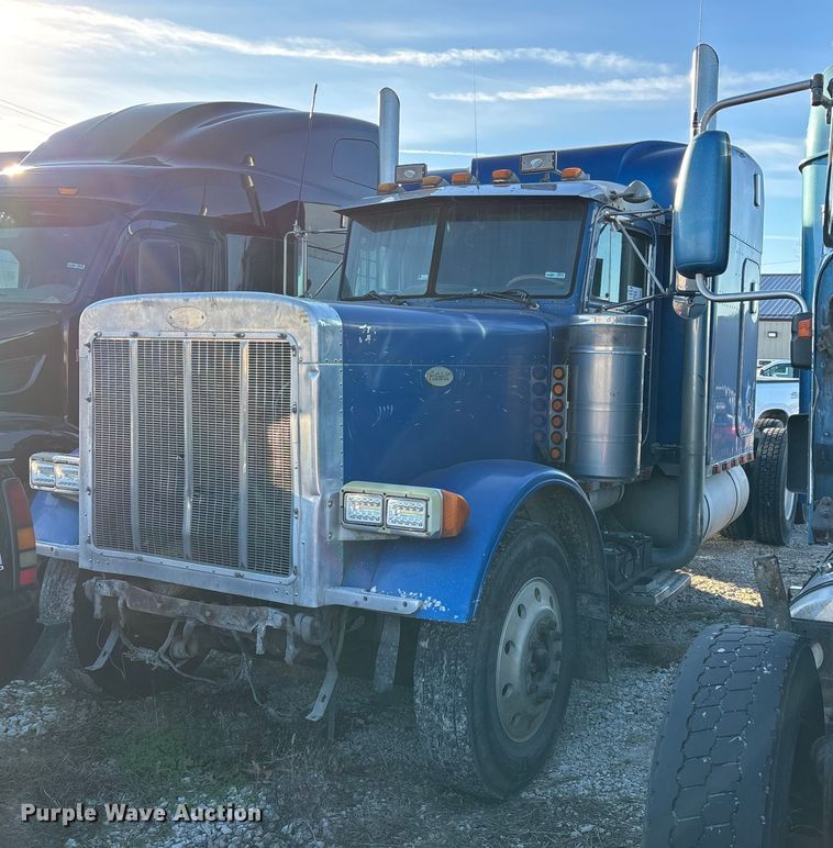 image for item FG0002 1994 Peterbilt 379 semi truck