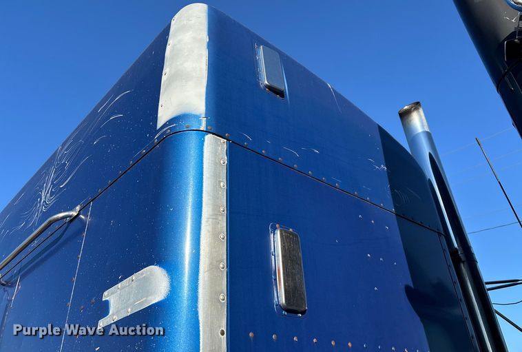 image for item FG0002 1994 Peterbilt 379 semi truck
