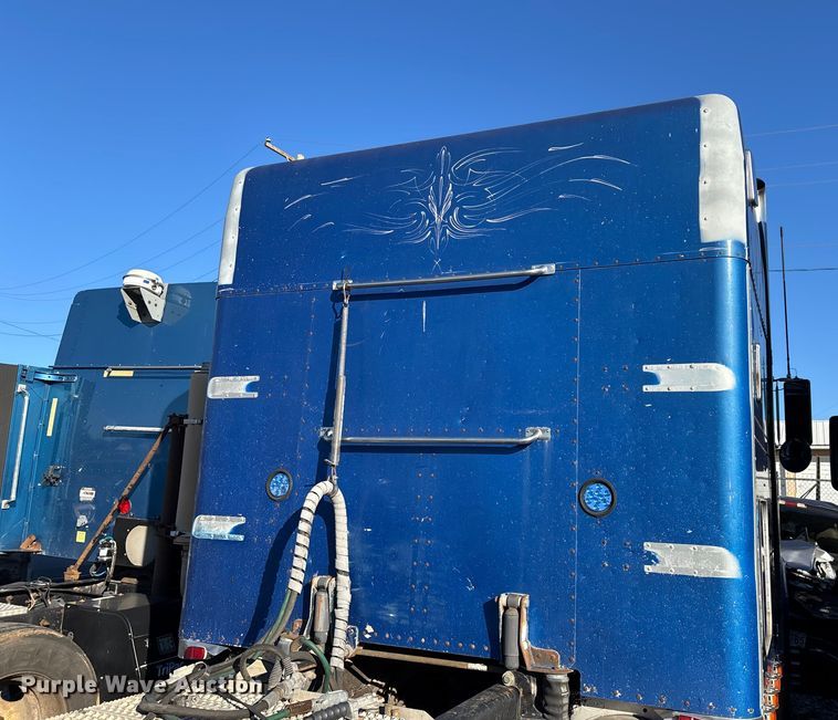 image for item FG0002 1994 Peterbilt 379 semi truck