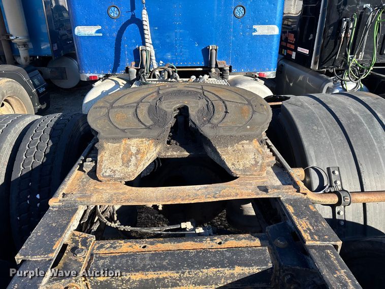 image for item FG0002 1994 Peterbilt 379 semi truck