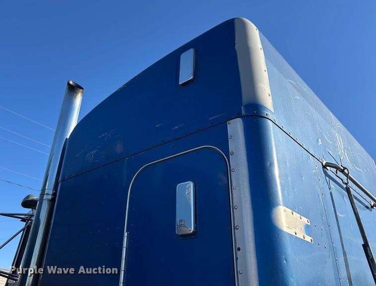 image for item FG0002 1994 Peterbilt 379 semi truck