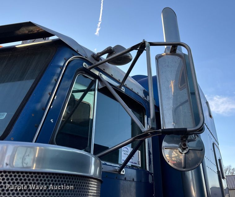 image for item FG0002 1994 Peterbilt 379 semi truck