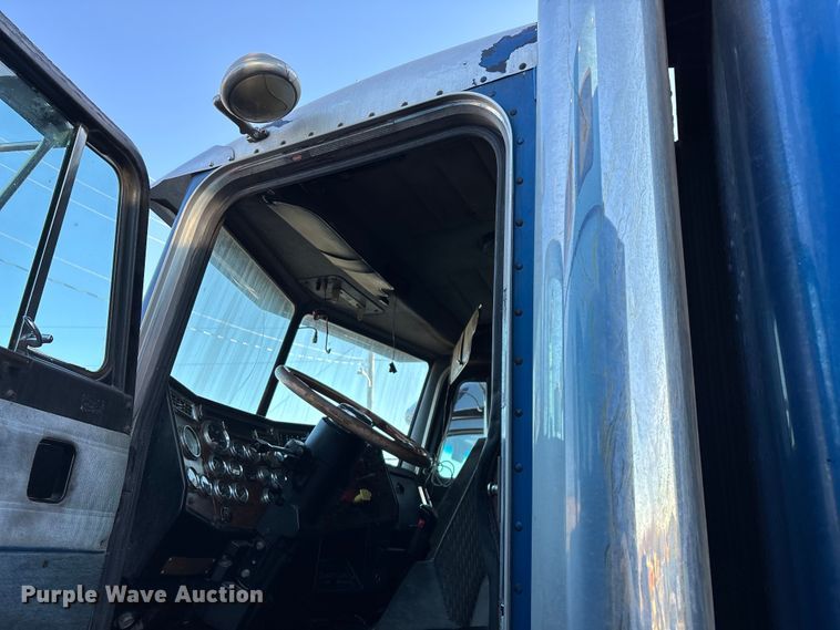 image for item FG0002 1994 Peterbilt 379 semi truck