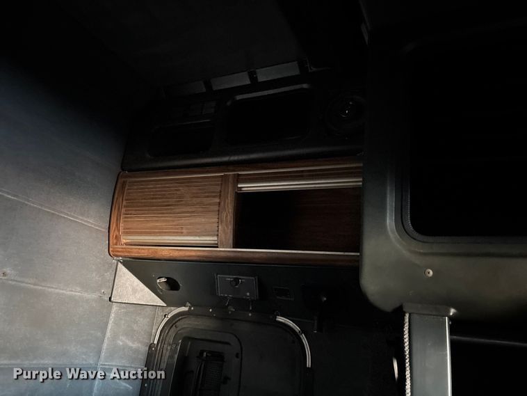 image for item FG0002 1994 Peterbilt 379 semi truck