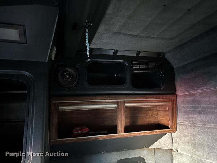 image for item FG0002 1994 Peterbilt 379 semi truck