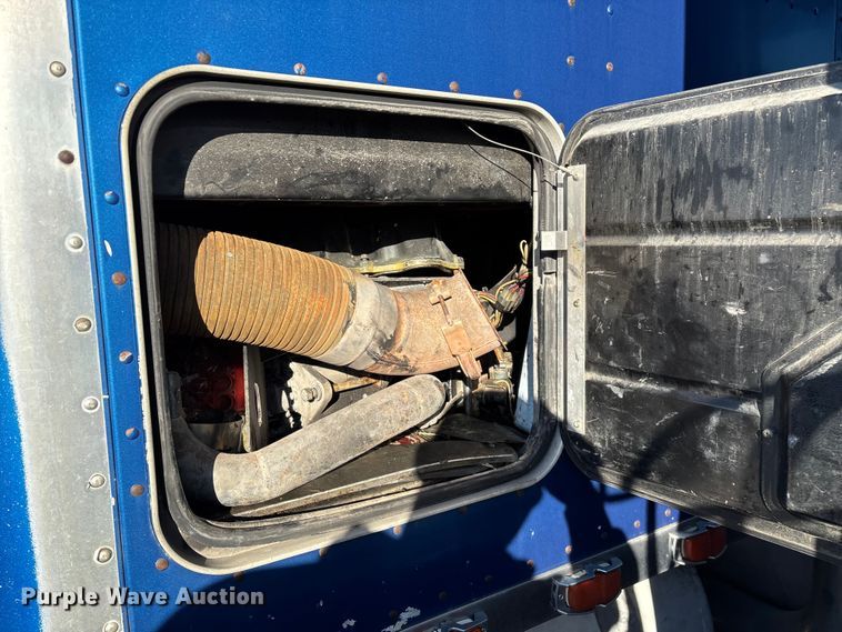 image for item FG0002 1994 Peterbilt 379 semi truck