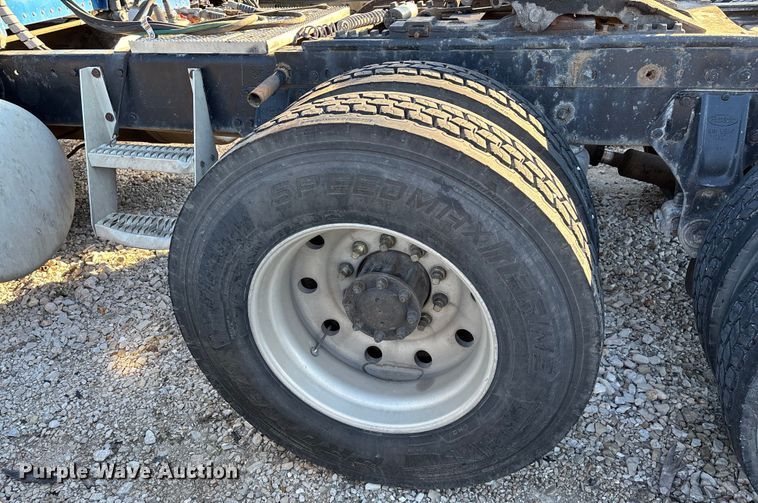 image for item FG0002 1994 Peterbilt 379 semi truck