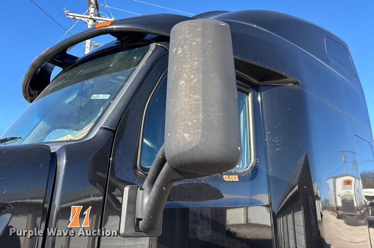 image for item FG0003 2020 Peterbilt 579 semi truck