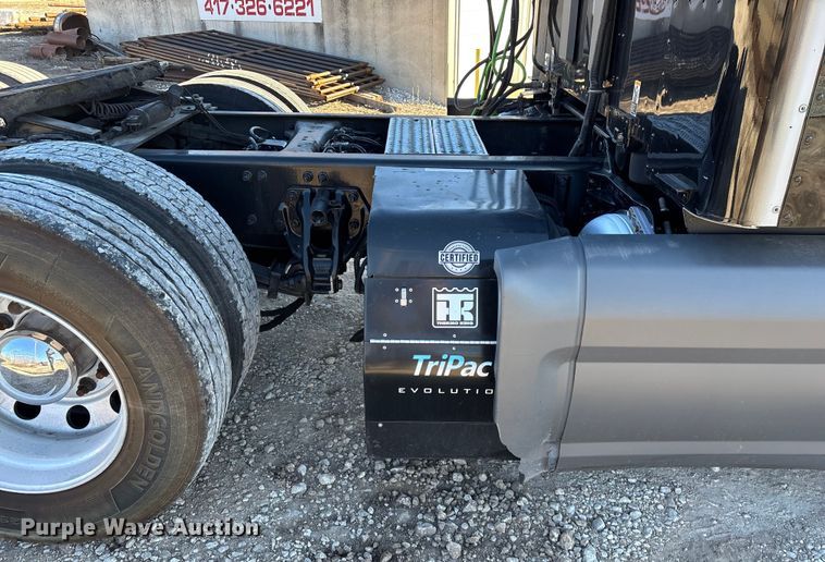 image for item FG0003 2020 Peterbilt 579 semi truck