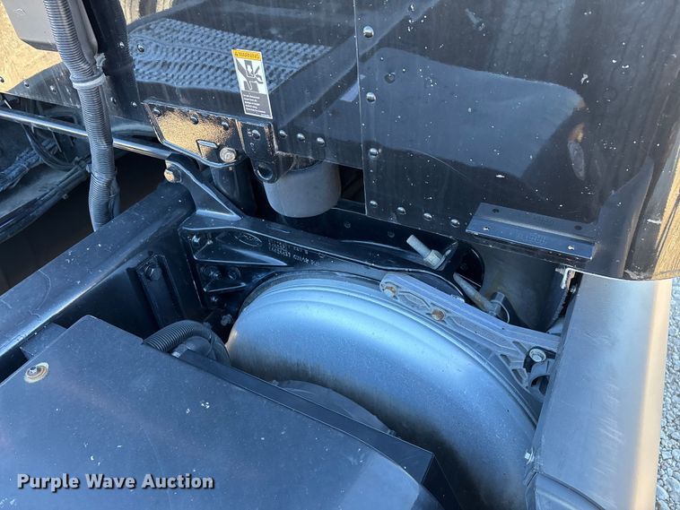 image for item FG0003 2020 Peterbilt 579 semi truck