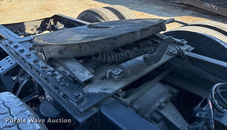 image for item FG0003 2020 Peterbilt 579 semi truck