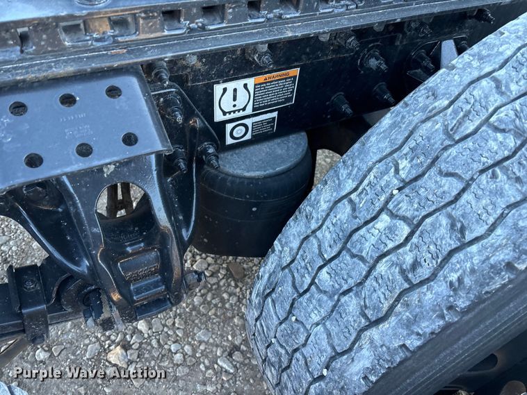 image for item FG0003 2020 Peterbilt 579 semi truck