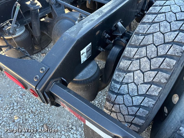 image for item FG0003 2020 Peterbilt 579 semi truck