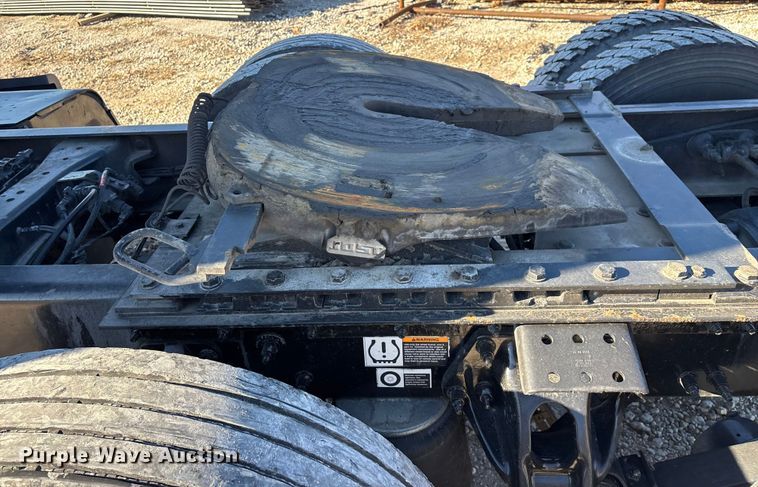 image for item FG0003 2020 Peterbilt 579 semi truck