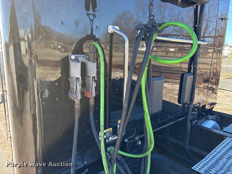 image for item FG0003 2020 Peterbilt 579 semi truck