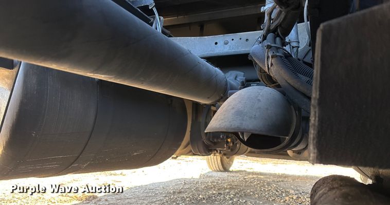 image for item FG0003 2020 Peterbilt 579 semi truck