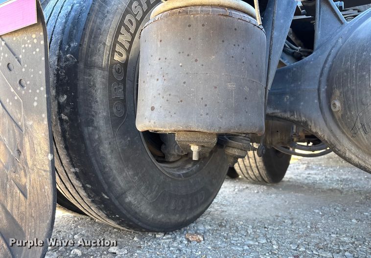 image for item FG0003 2020 Peterbilt 579 semi truck