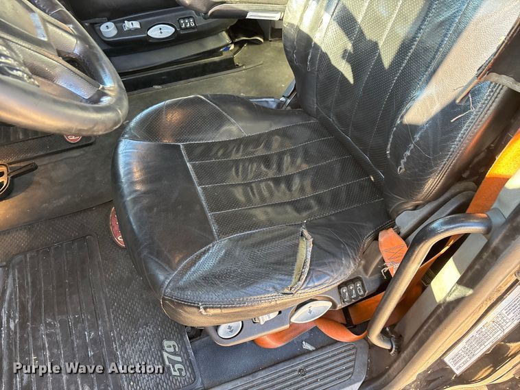 image for item FG0003 2020 Peterbilt 579 semi truck