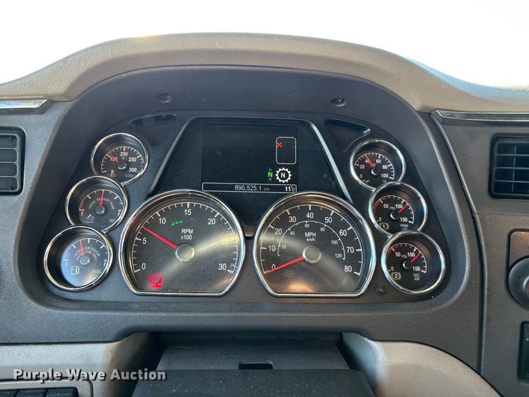 image for item FG0003 2020 Peterbilt 579 semi truck