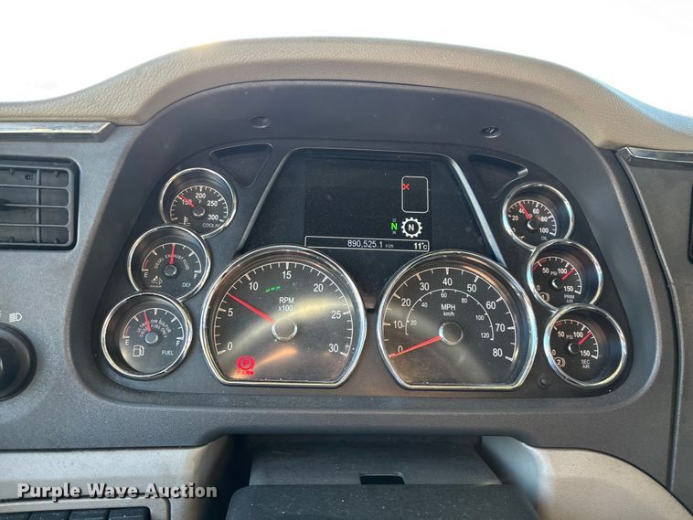 image for item FG0003 2020 Peterbilt 579 semi truck