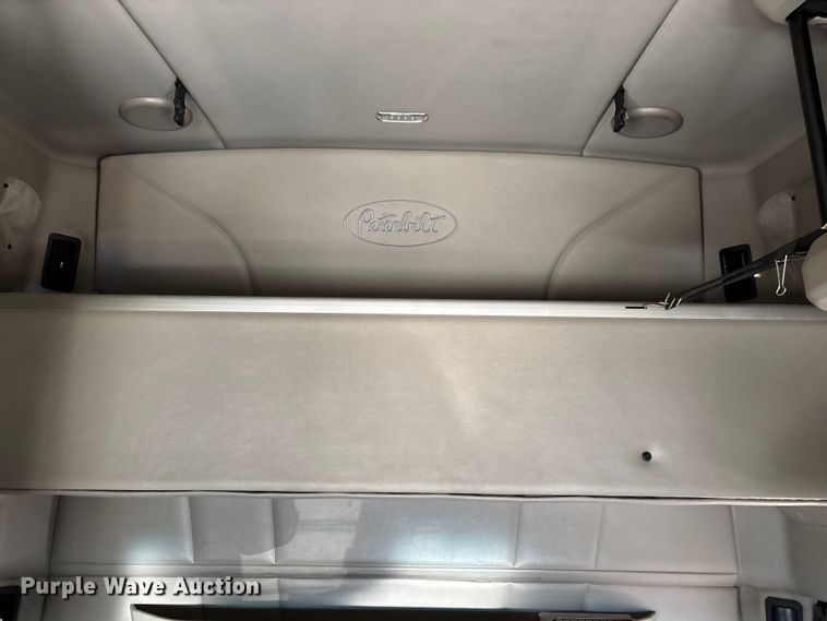 image for item FG0003 2020 Peterbilt 579 semi truck