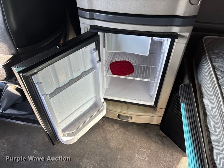 image for item FG0003 2020 Peterbilt 579 semi truck