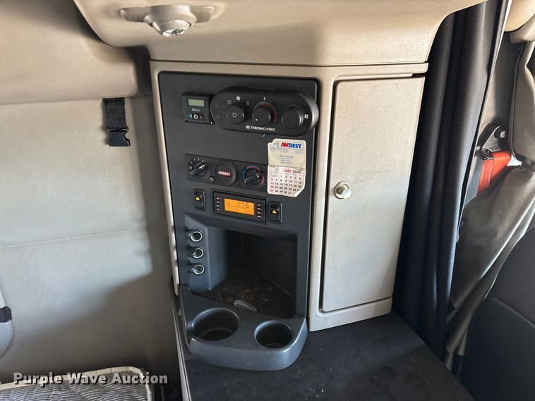 image for item FG0003 2020 Peterbilt 579 semi truck