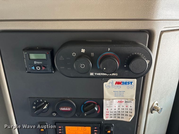 image for item FG0003 2020 Peterbilt 579 semi truck