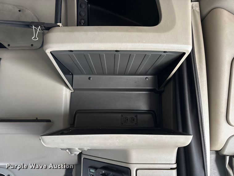 image for item FG0003 2020 Peterbilt 579 semi truck