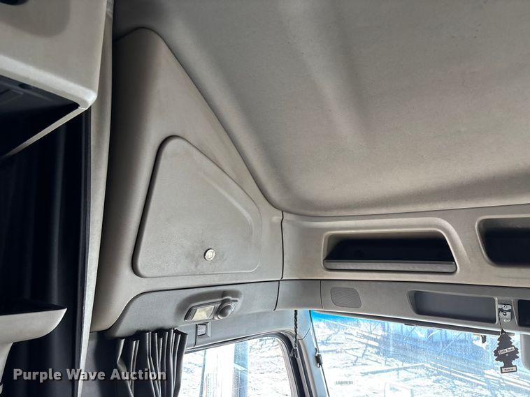 image for item FG0003 2020 Peterbilt 579 semi truck