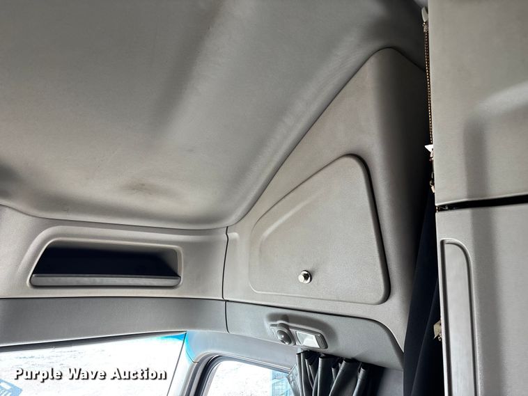 image for item FG0003 2020 Peterbilt 579 semi truck