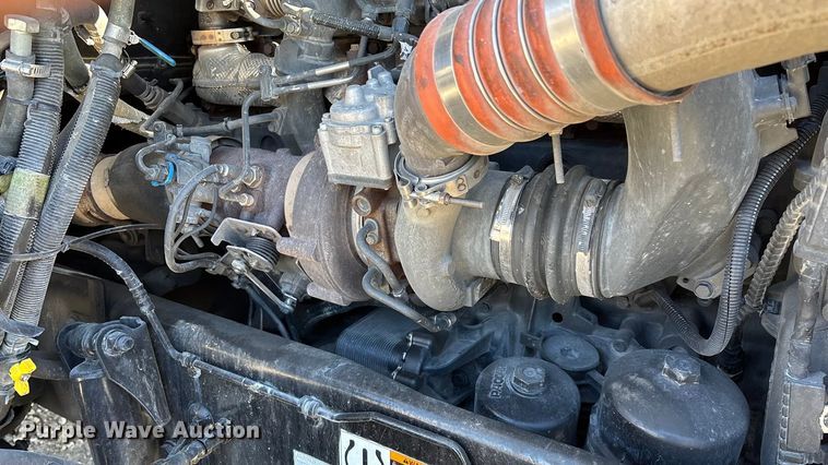 image for item FG0003 2020 Peterbilt 579 semi truck