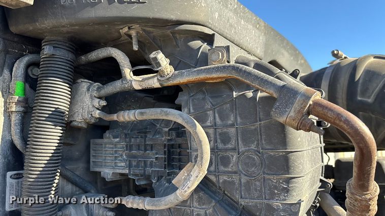 image for item FG0003 2020 Peterbilt 579 semi truck