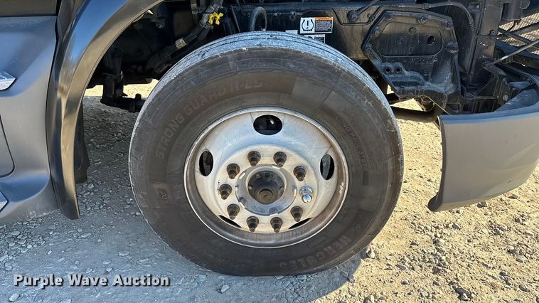 image for item FG0003 2020 Peterbilt 579 semi truck