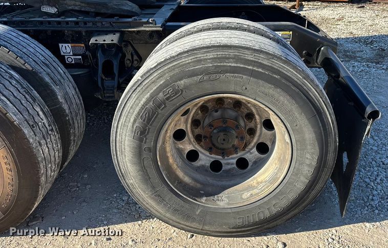 image for item FG0003 2020 Peterbilt 579 semi truck