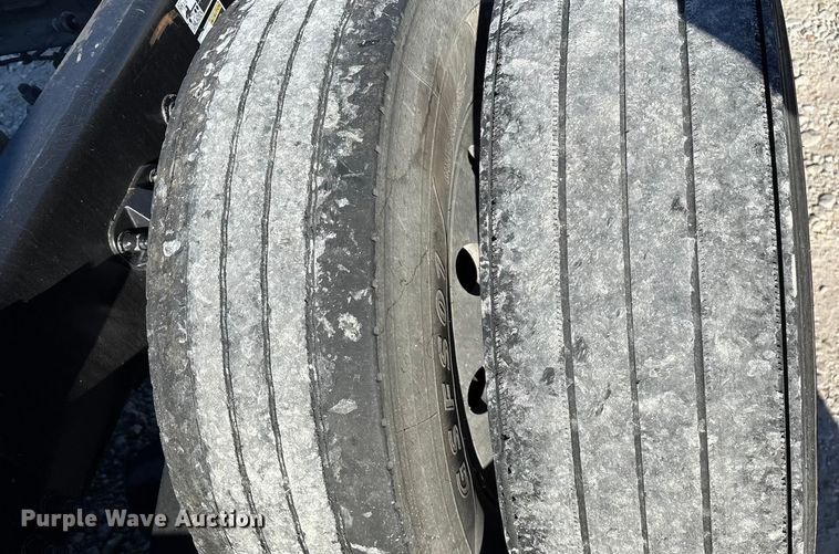 image for item FG0003 2020 Peterbilt 579 semi truck