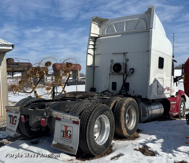 image for item FG0004 2015 Peterbilt 579 semi truck