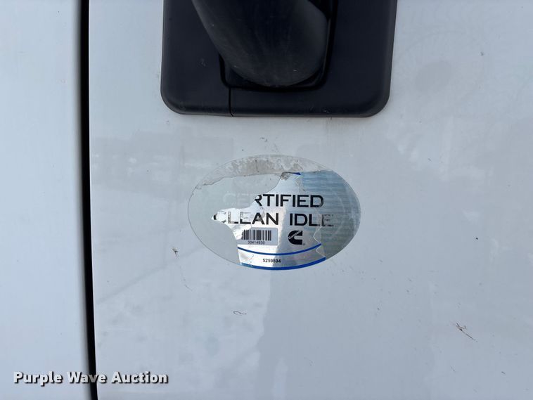 image for item FG0004 2015 Peterbilt 579 semi truck
