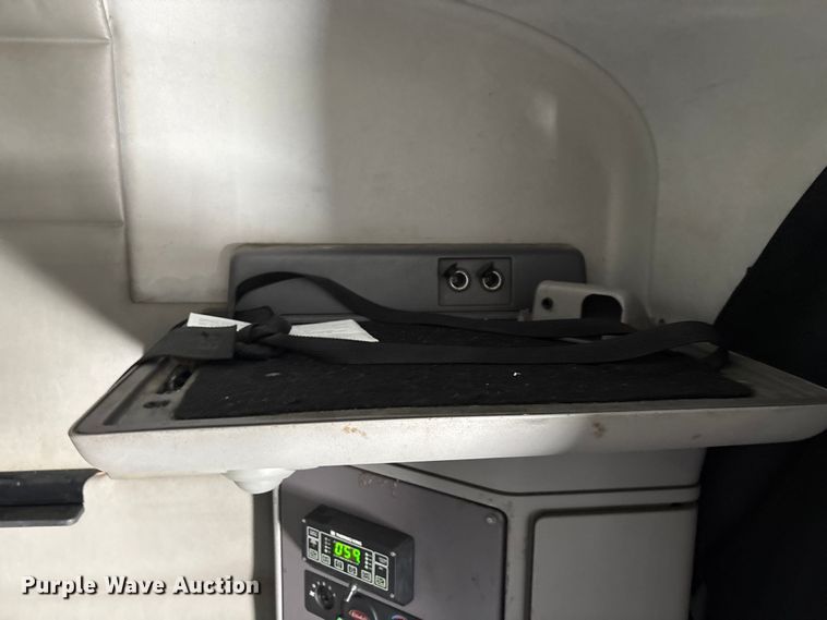 image for item FG0004 2015 Peterbilt 579 semi truck