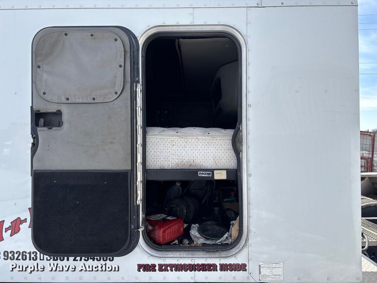 image for item FG0004 2015 Peterbilt 579 semi truck