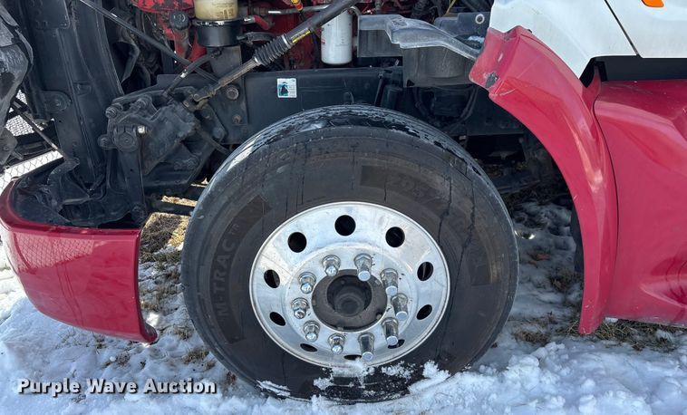 image for item FG0004 2015 Peterbilt 579 semi truck
