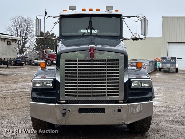 image for item FG0218 2004 Kenworth T800B semi truck