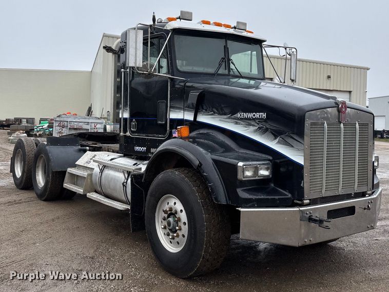 image for item FG0218 2004 Kenworth T800B semi truck