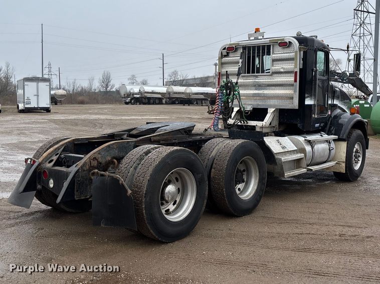 image for item FG0218 2004 Kenworth T800B semi truck